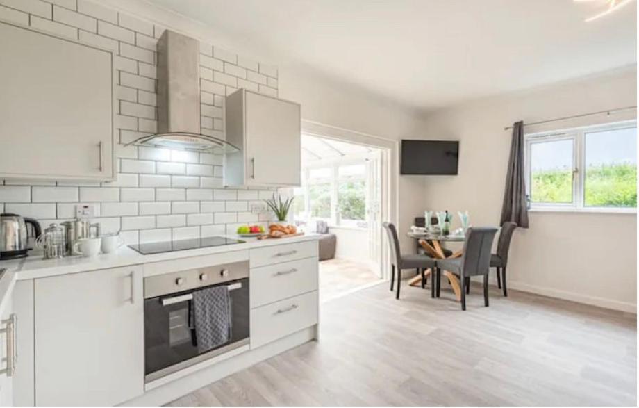 2 Bedroom Holiday Home In The Heart Of West Wales St Clears Εξωτερικό φωτογραφία