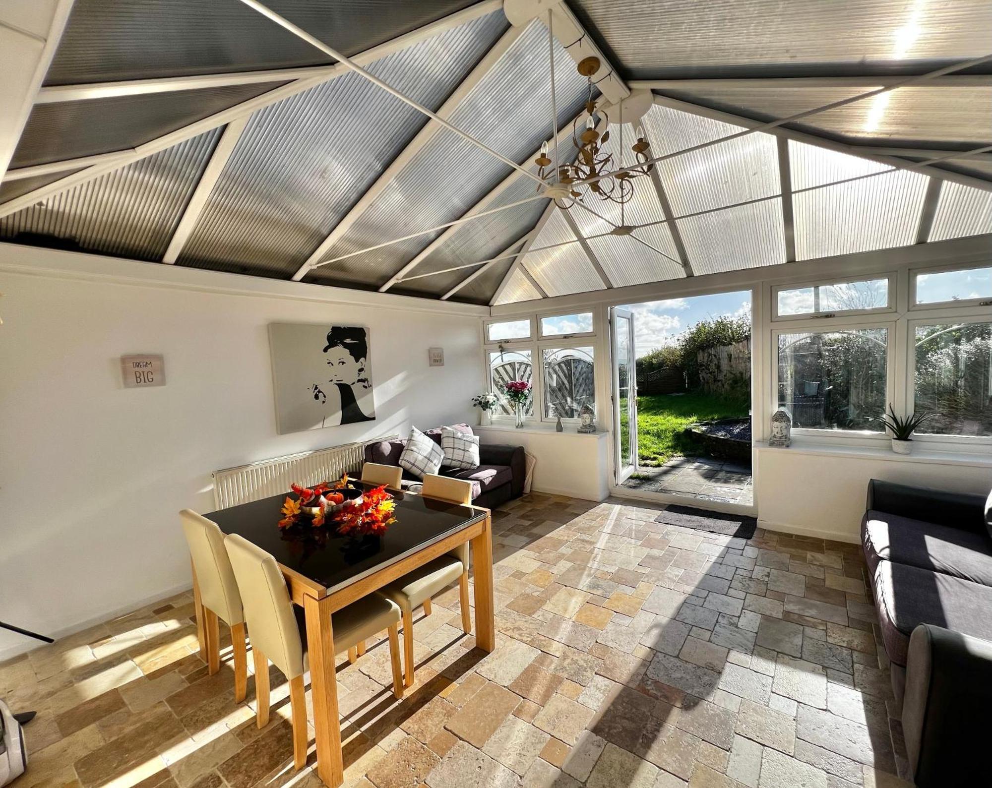 2 Bedroom Holiday Home In The Heart Of West Wales St Clears Εξωτερικό φωτογραφία